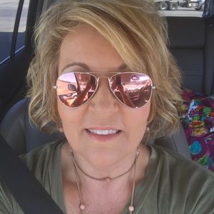 Meet your Posher, Janet